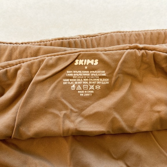 SKIMS Fits Everybody Bandeau Bra - Picture 6 of 7